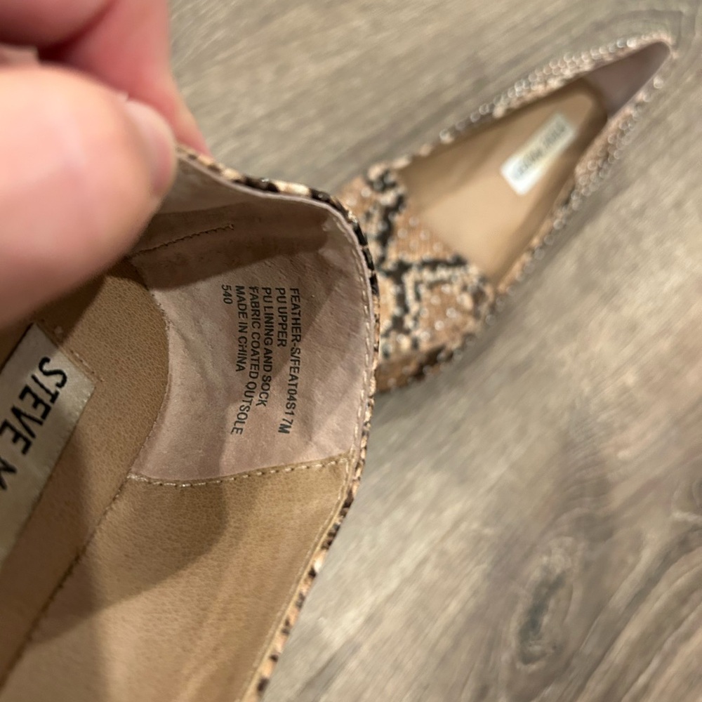 Steve Madden Studded Pointed Toe Loafer in Brown Snakeskin pattern size 7 - Picture 4 of 5